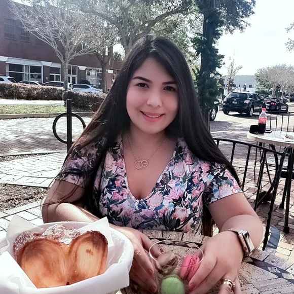 Meet your Posher, Daniela - Picture 1 of 1